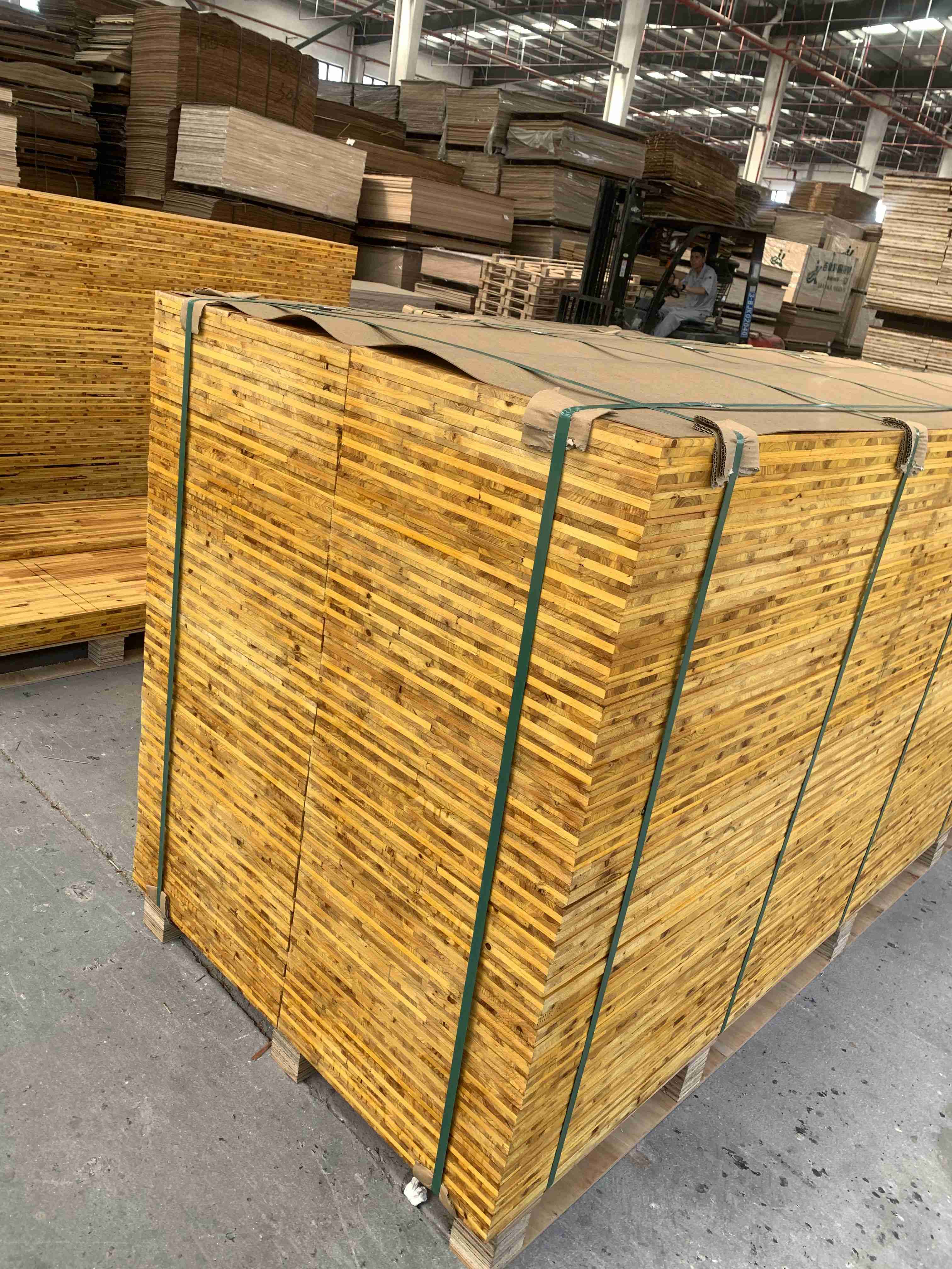 Yellow 3 Ply Formwork Phenolic Plywood Construction Shuttering Panels (5)